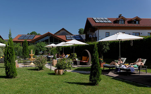 Hotel Weber mit wunderschönem Garten und großer Liegewiese